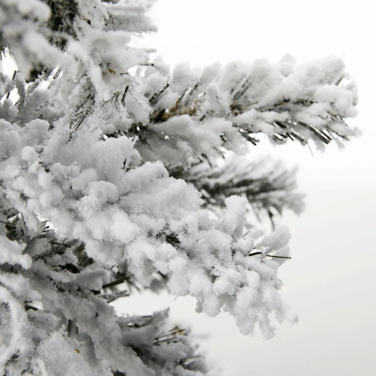 DecoWoerner Beschneiter, Künstlicher Tannenbaum Alpintanne Mit LED 60 Cm weiß