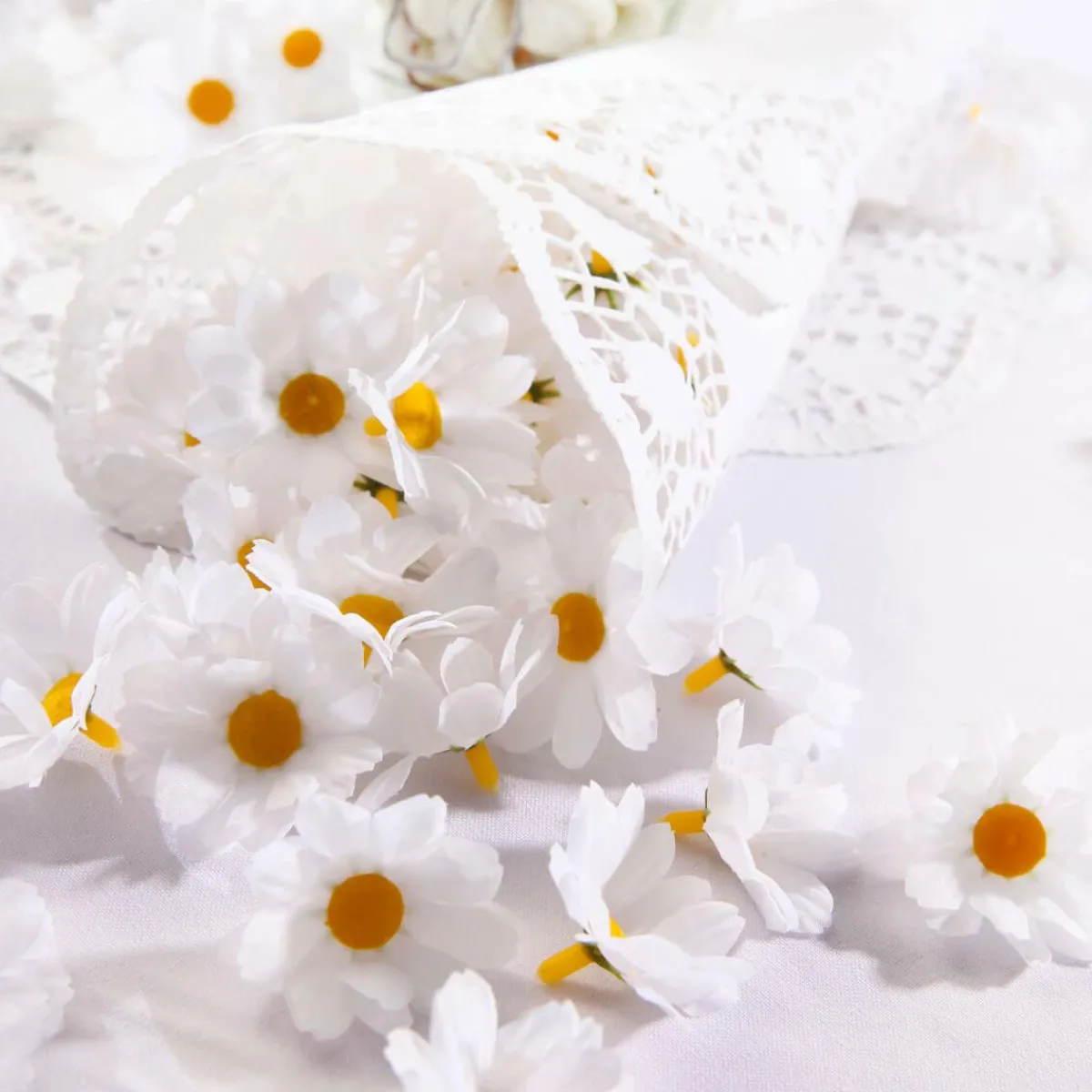 Outlet DecoWoerner Dekoblüten Margeriten, 72 Stück weiß