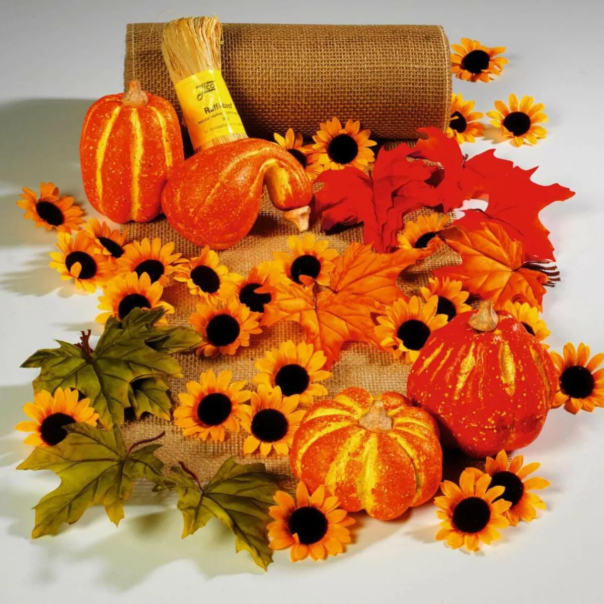 Discount DecoWoerner Dekoblüten Sonnenblumen, Pack à 24 Stück gelb