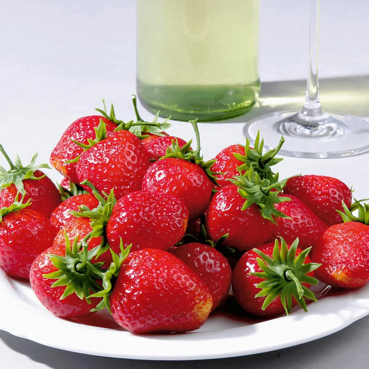 Clearance DecoWoerner Erdbeeren Lebensmittel-Attrappen 24 Stück rot