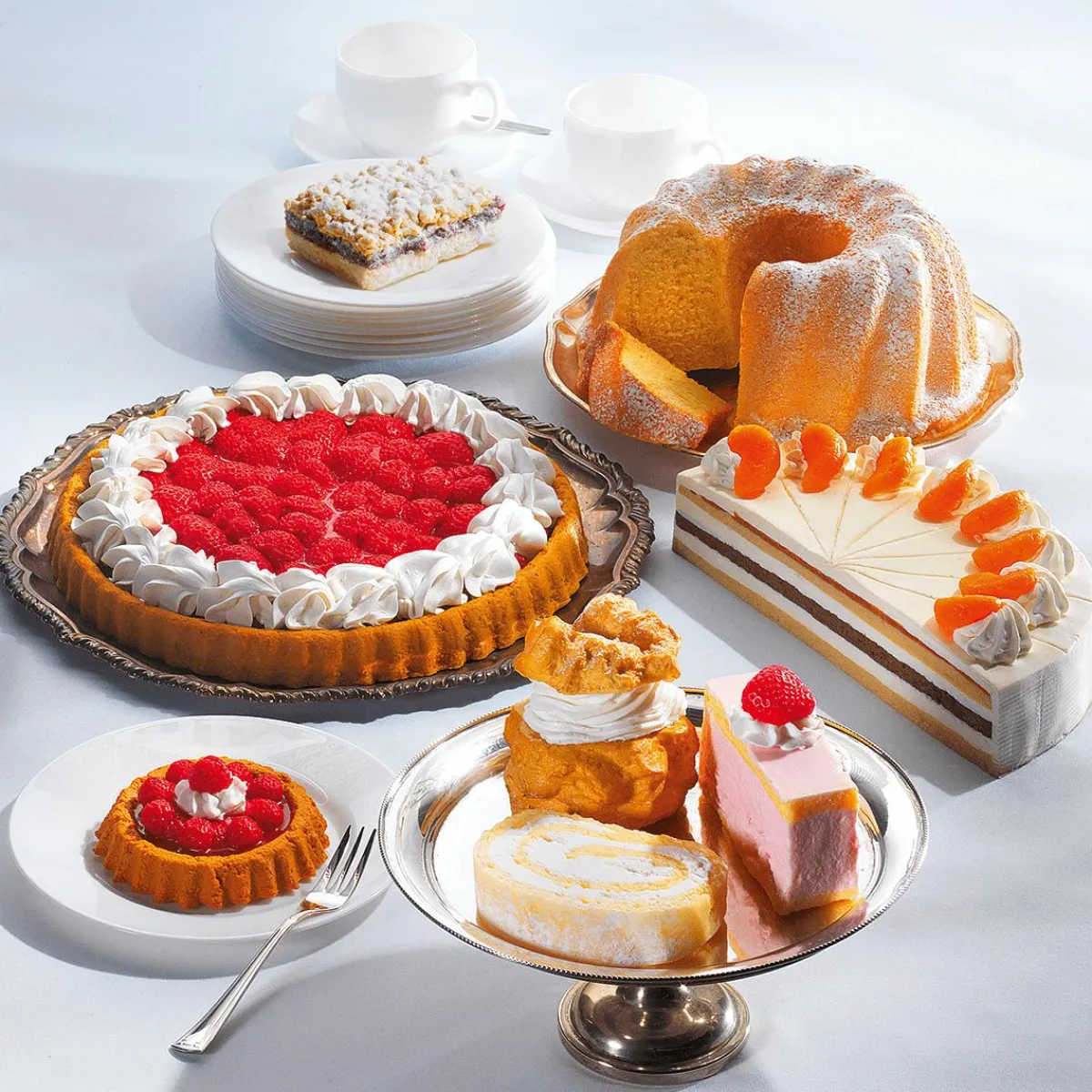 Online DecoWoerner Erdbeerkuchen Lebensmittel-Attrappe 27 Cm Ø rot
