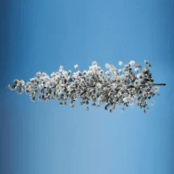 New DecoWoerner Hängender, Künstlicher Weihnachtsbaum Kiefer Mit Beeisten Nadeln Und LED 300 Cm weiß