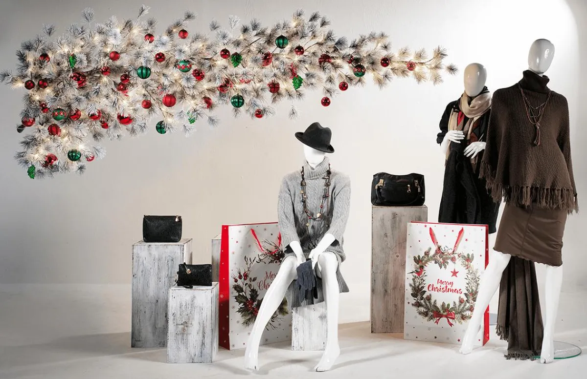 New DecoWoerner Hängender, Künstlicher Weihnachtsbaum Kiefer Mit Beeisten Nadeln Und LED 300 Cm weiß