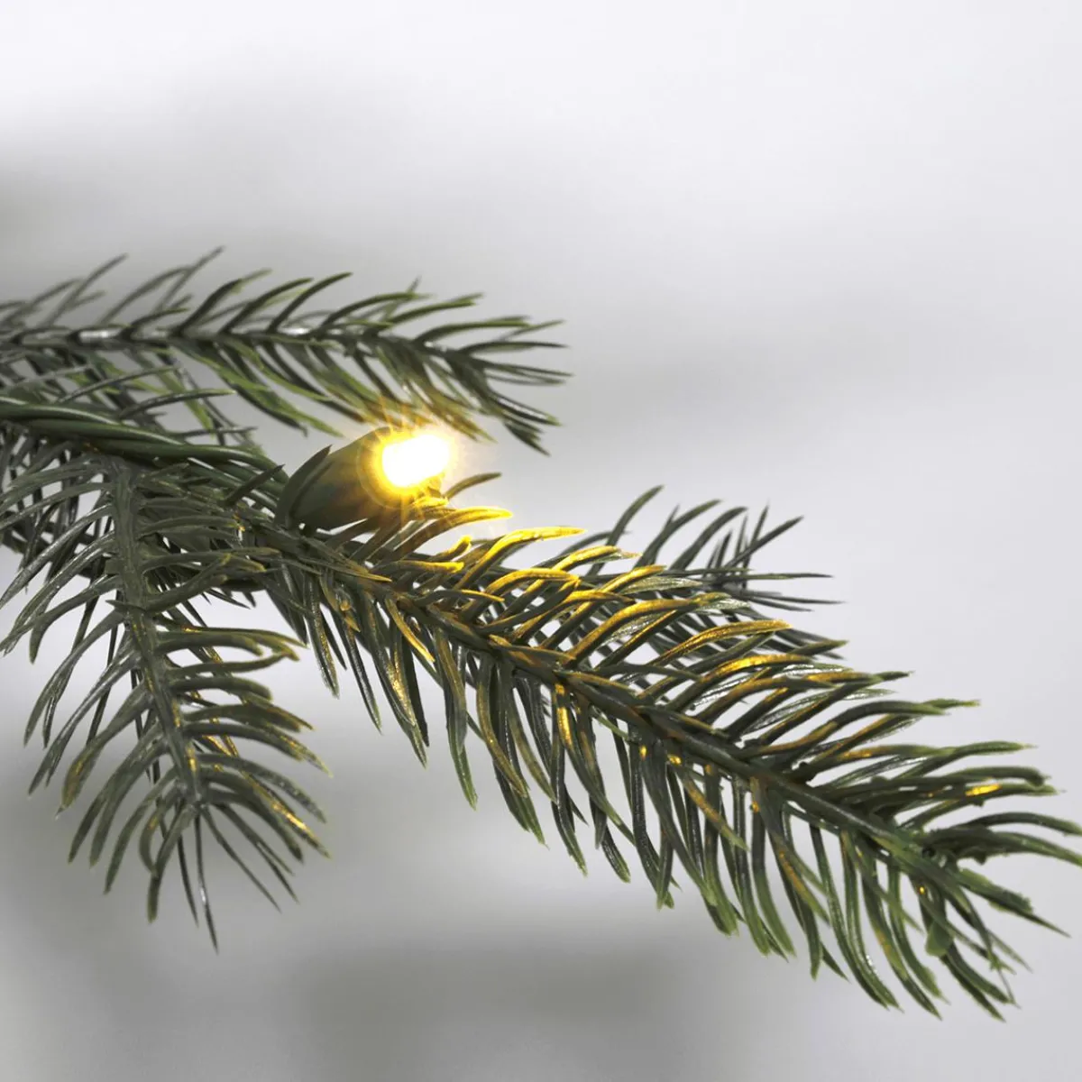 Outlet DecoWoerner Künstlicher Weihnachtsbaum Nordmanntanne Mit LED 210 Cm grün