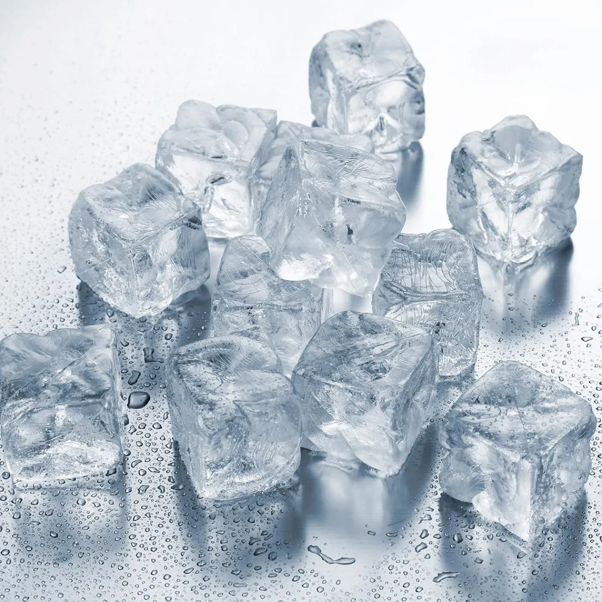 DecoWoerner Kunststoff-Eiswürfel Lebensmittelecht, 12 Stück transparent