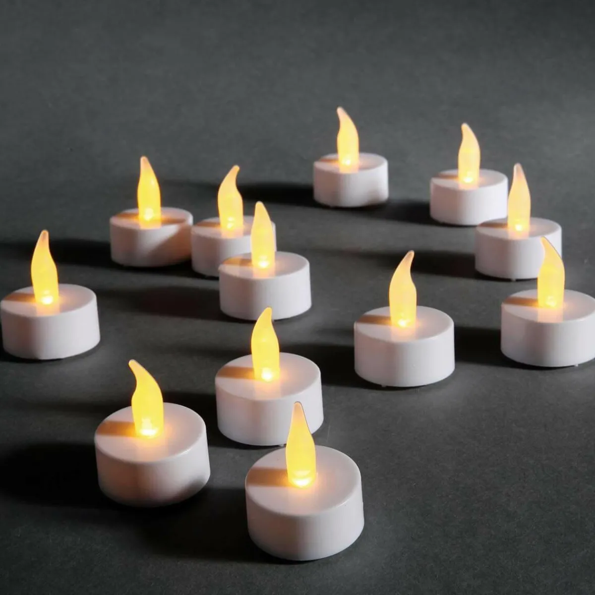 Discount DecoWoerner LED Batterie-Teelichter, 12er Set weiß