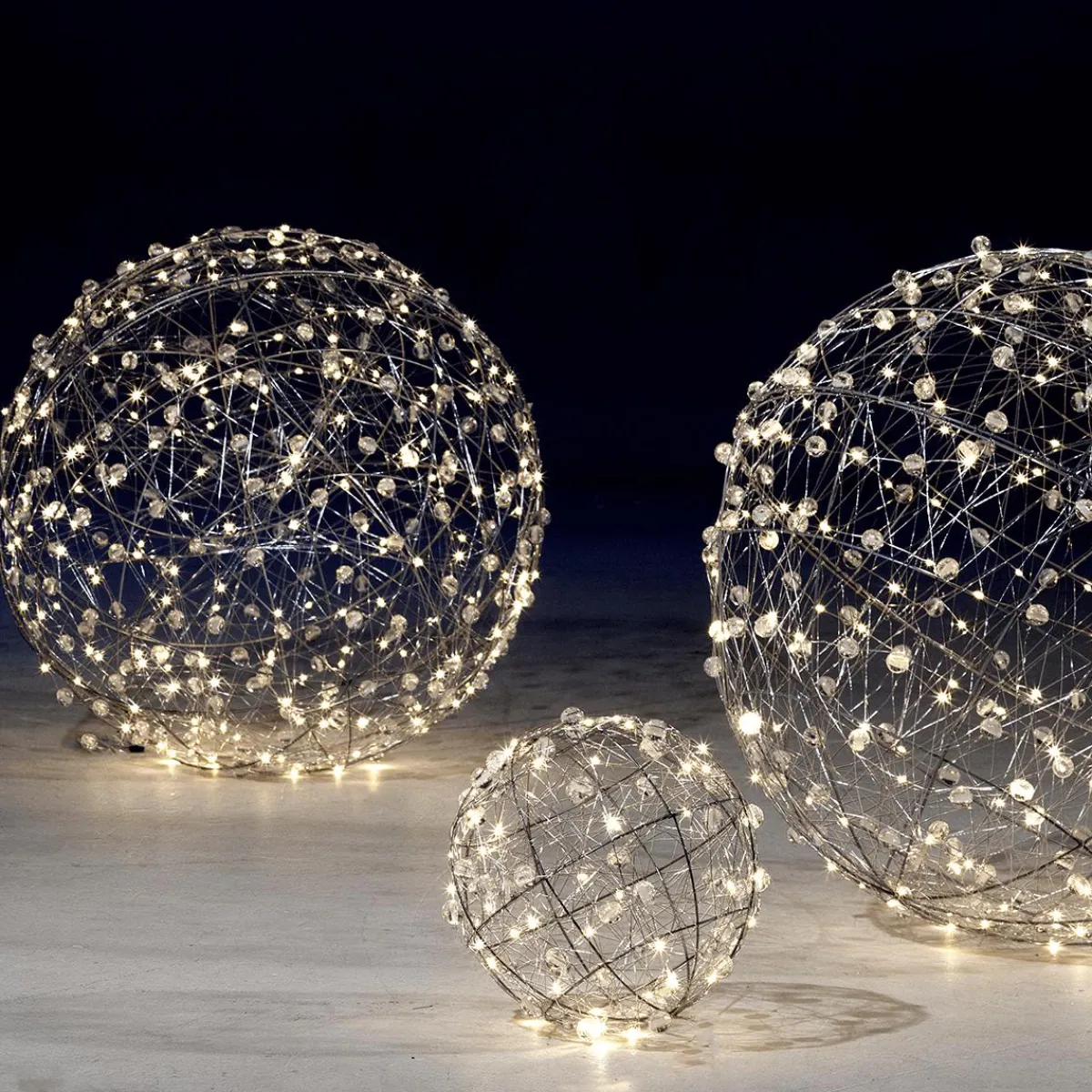Discount DecoWoerner LED-Draht-Leuchtkugel 25 Cm Ø, silber