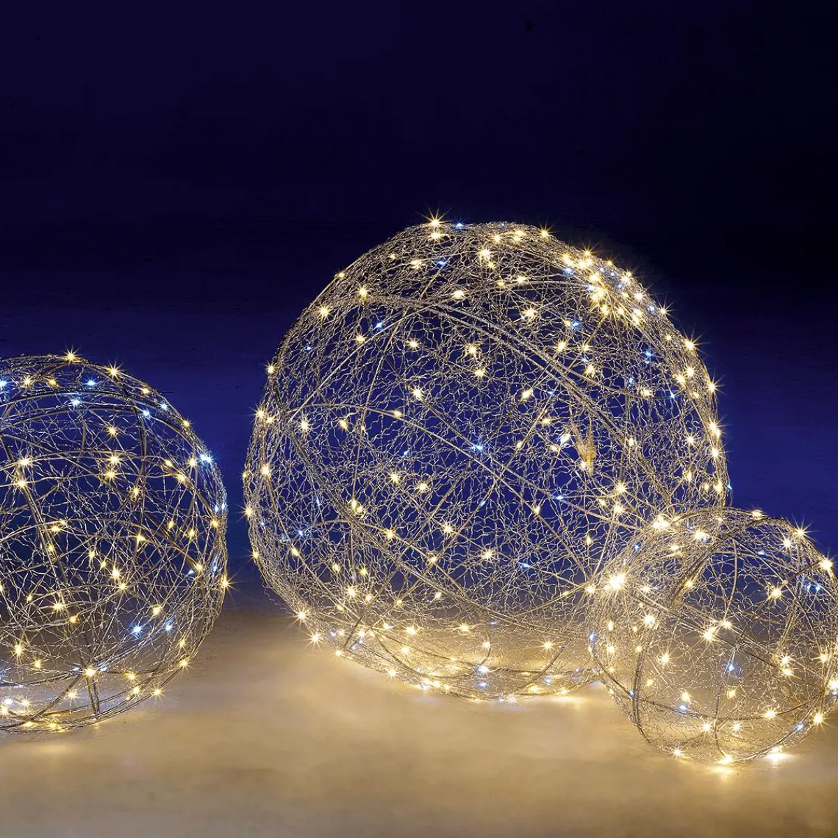 Best DecoWoerner LED-Draht-Leuchtkugel Blinkend 60 Cm Ø silber