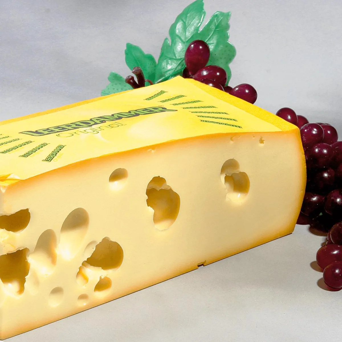 Sale DecoWoerner Leerdamer Käse Ausschnitt Attrappe gelb