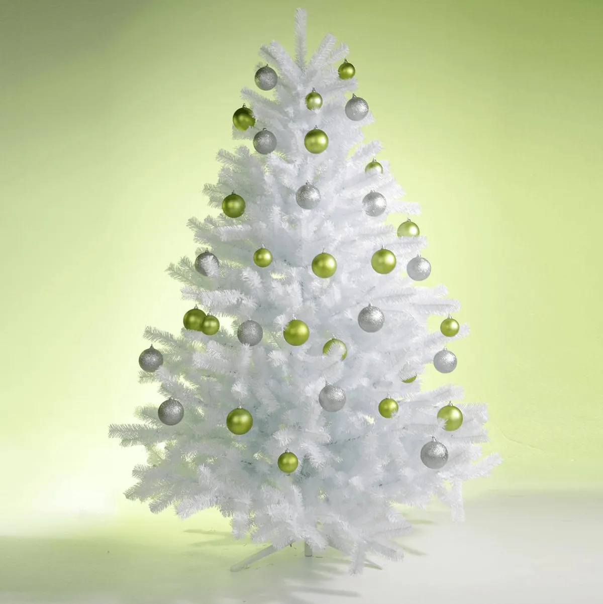 Best DecoWoerner Limettene, Matte Weihnachtskugeln Aus Schwer Entflammbarem Kunststoff, 6 Cm Ø – 24 Stück grün