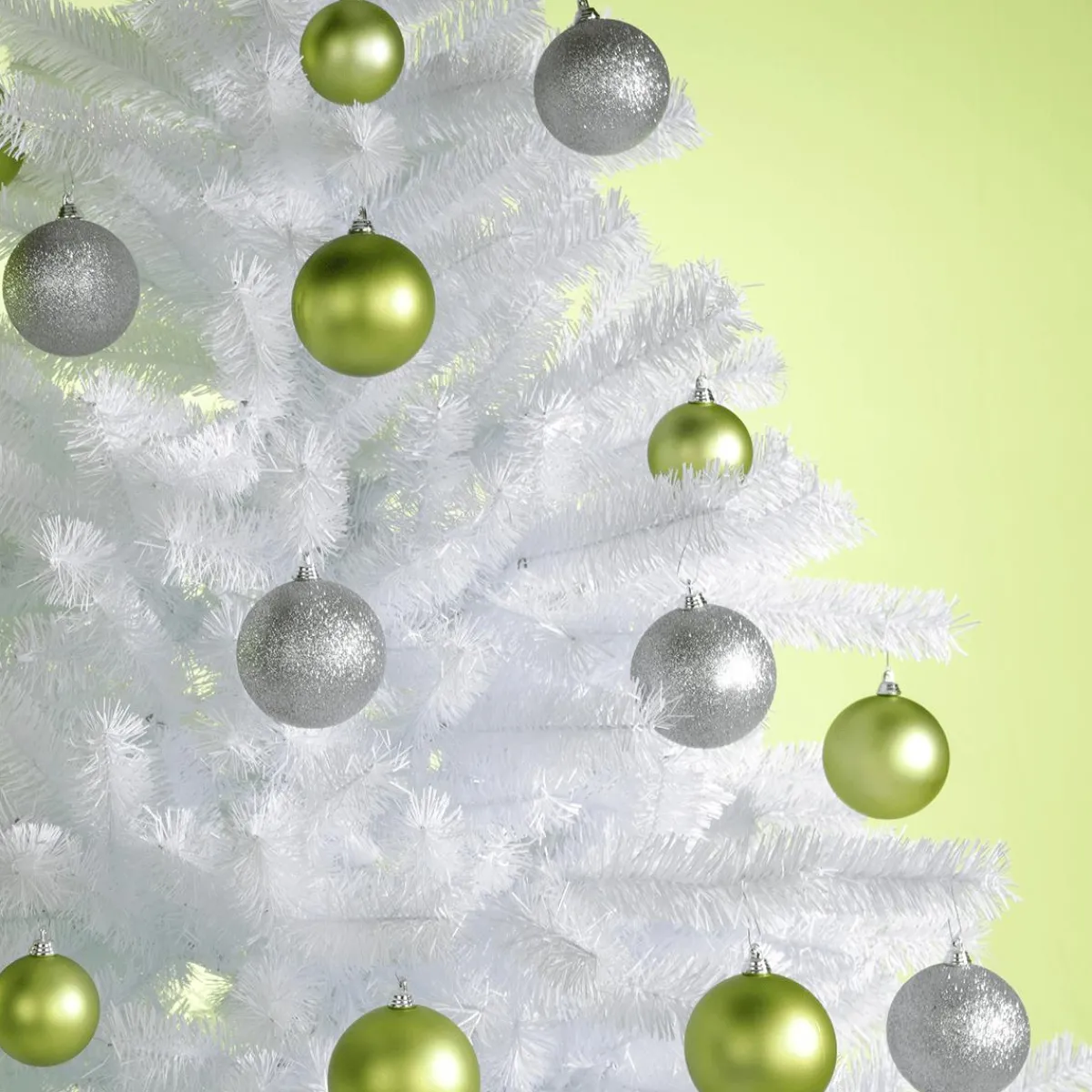 Best DecoWoerner Limettene, Matte Weihnachtskugeln Aus Schwer Entflammbarem Kunststoff, 6 Cm Ø – 24 Stück grün