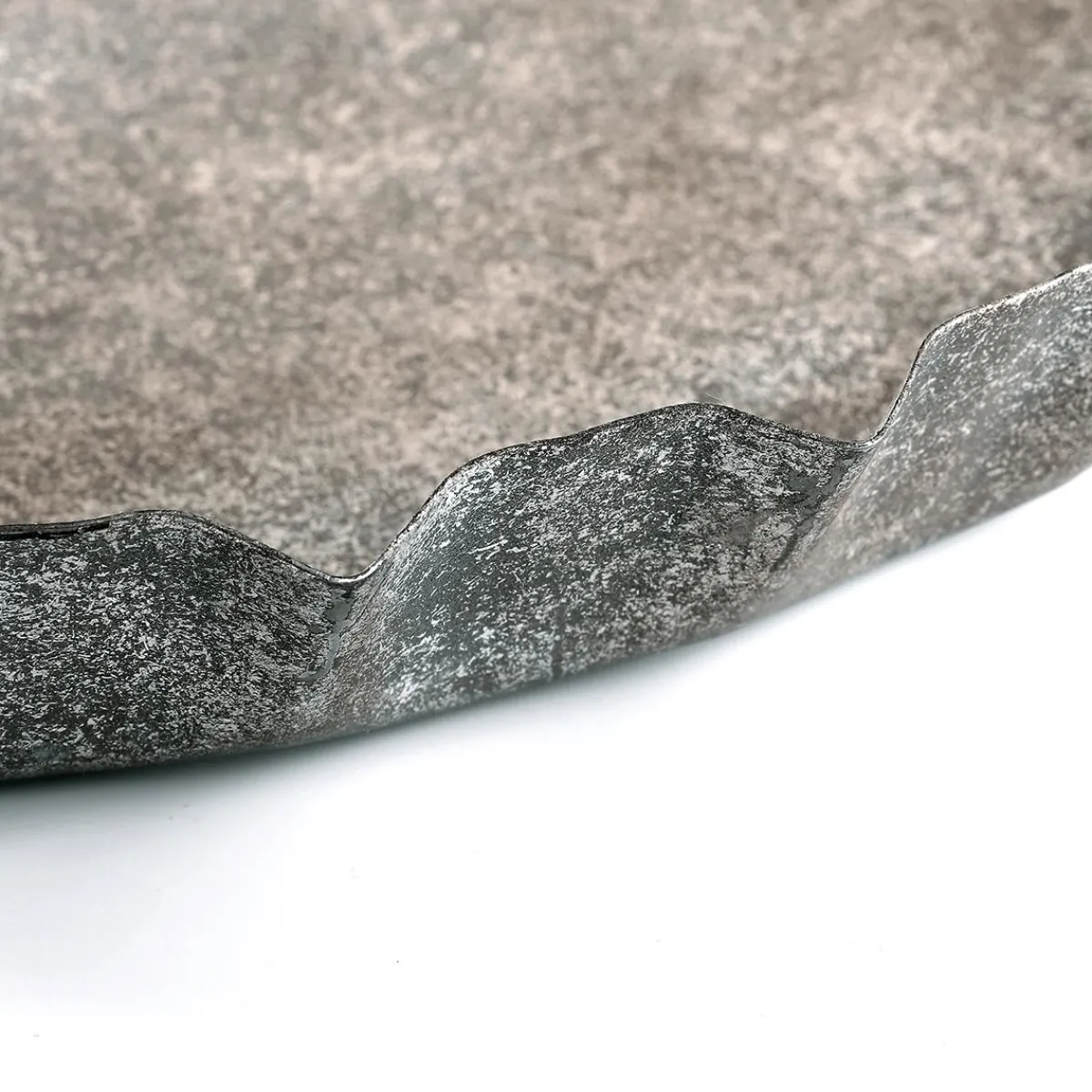 Discount DecoWoerner Metall-Kronkorkentablett, 30 Cm Ø, 4 Cm Hoch silber