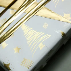 New DecoWoerner Nachhaltiges, Doppelseitiges Weihnachts-Geschenkpapier Mit Tannenbäumen & Sternen In – 50 M Geschenkpapier-Rolle gold