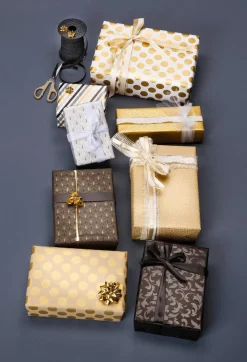Sale DecoWoerner Nachhaltiges, enes Geschenkpapier Mit Glänzendem Geometrischen Muster – 50 M Geschenkpapier-Rolle gold