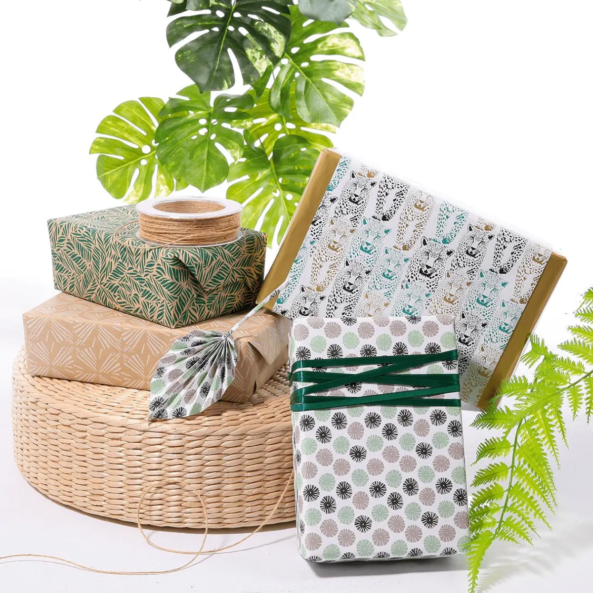 Clearance DecoWoerner Recyceltes Kraftpapier Mit en Palmwedeln – 50 M Geschenkpapier-Rolle grün