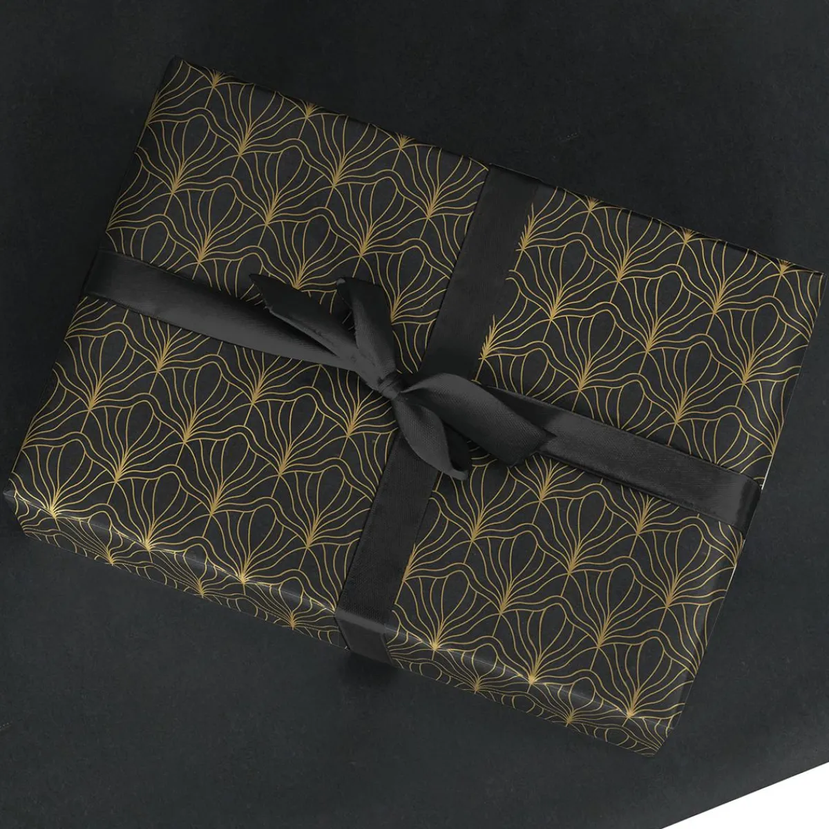 DecoWoerner Recyceltes, es Kraftpapier Mit Goldenem Fächermotiv – 50 M Geschenkpapier-Rolle schwarz