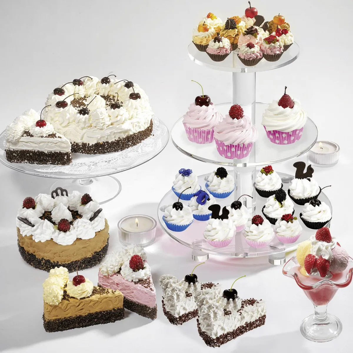 Discount DecoWoerner -Weiße Mini Cupcakes Lebensmittel Attrappen 4 Stück schwarz