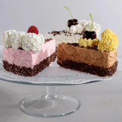 Sale DecoWoerner Schwarzwälderkirschtorte Lebensmittel-Attrappe, Pack à 2 Stück weiß