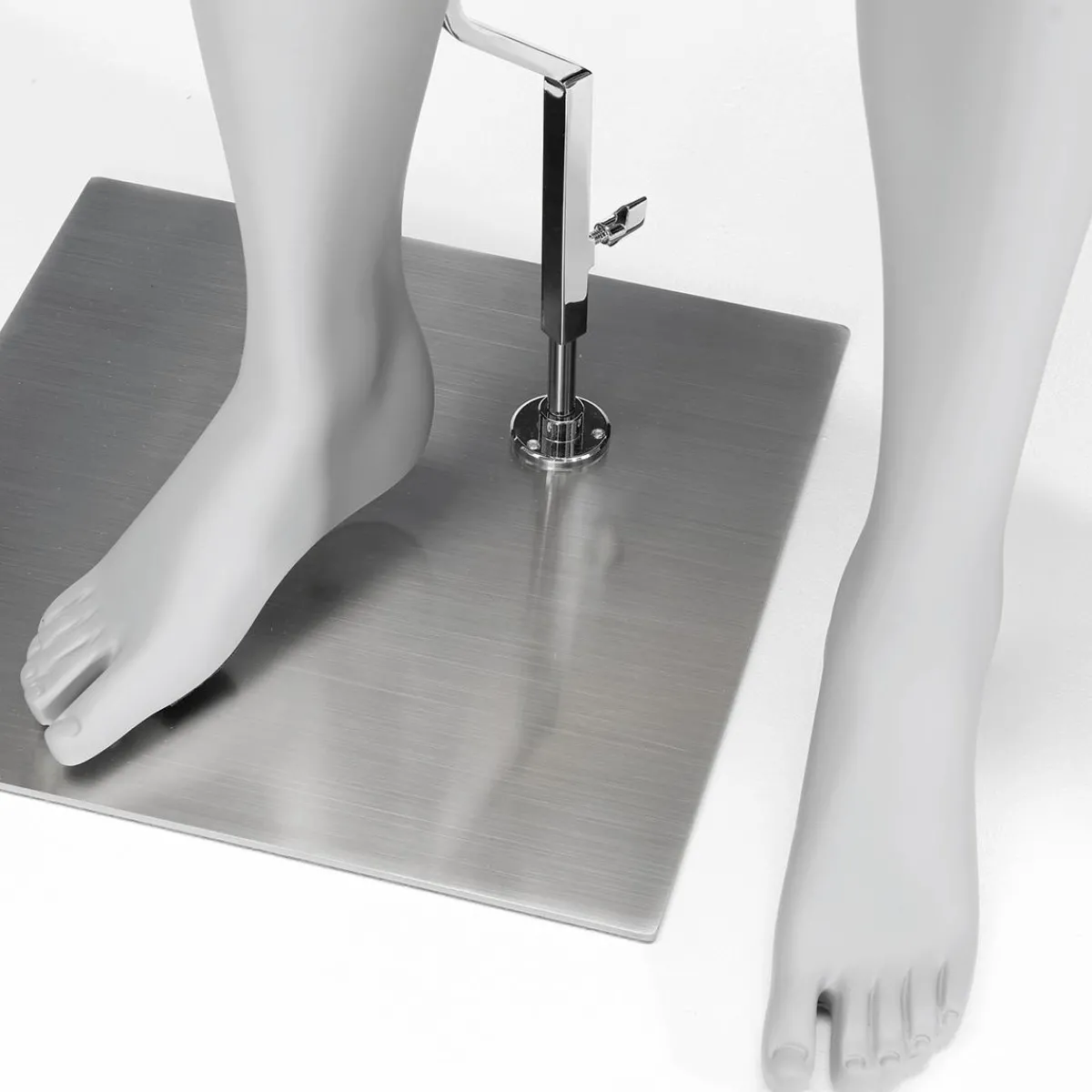 Best DecoWoerner Sport-Schaufensterpuppe Mann Athlet – Gerade Stehend Grau