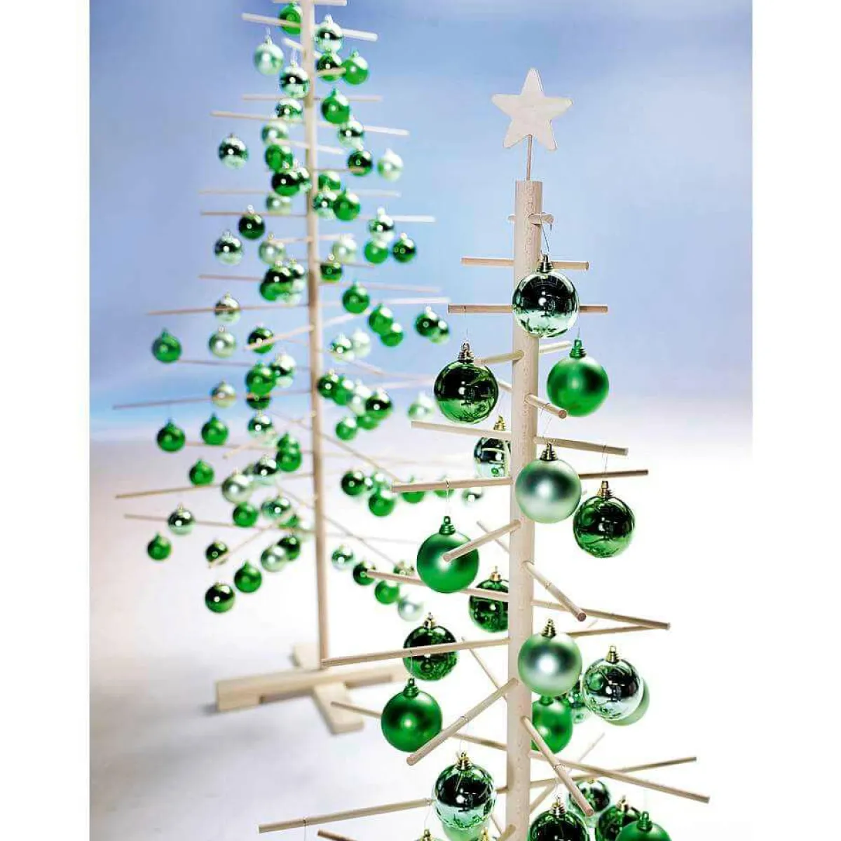 Discount DecoWoerner Tannene, Matte Weihnachtskugeln Aus Schwer Entflammbarem Kunststoff, 6 Cm Ø – 24 Stück grün