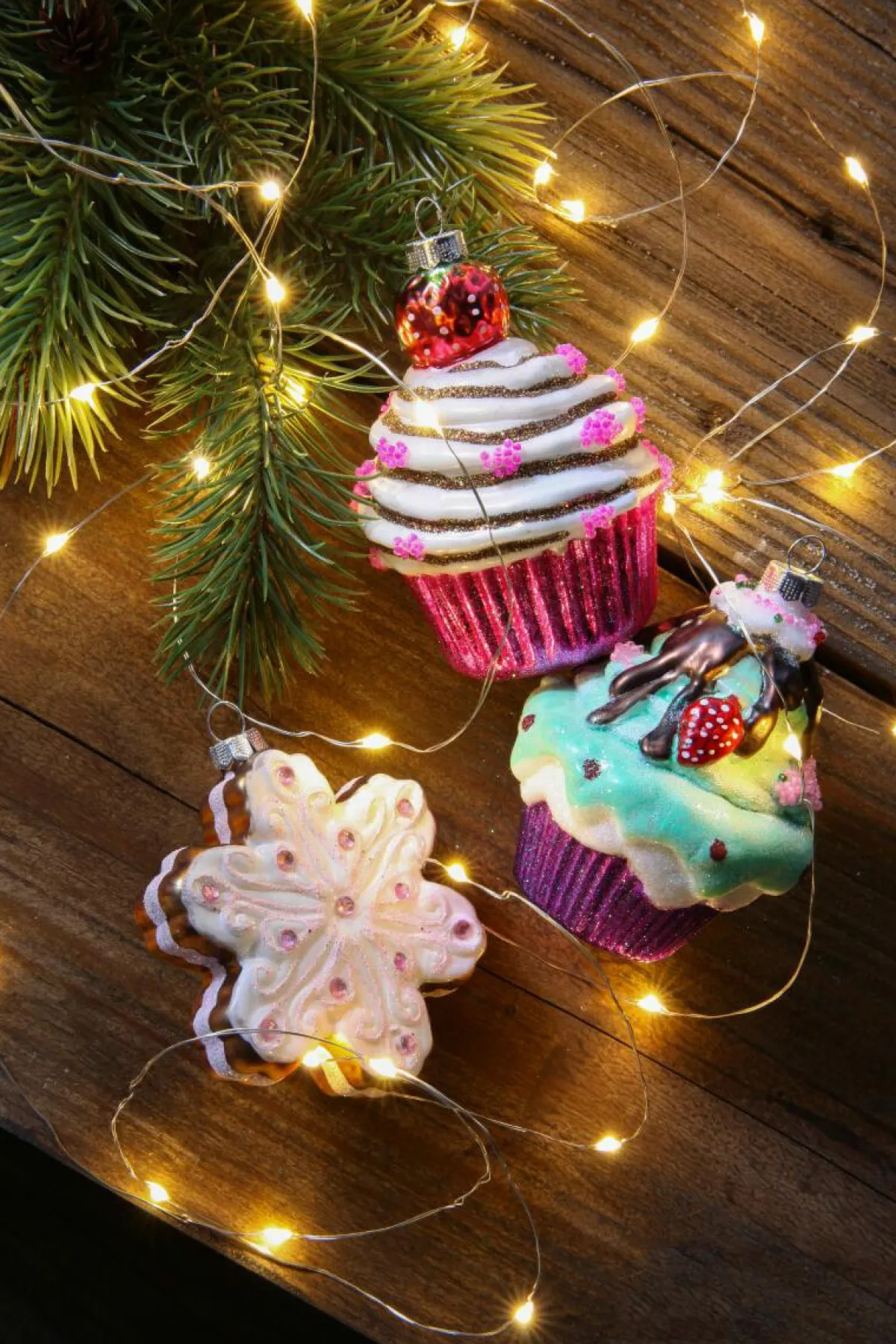 Hot DecoWoerner Weihnachtskugelhänger "Schneeflocke" 9,5 Cm weiß