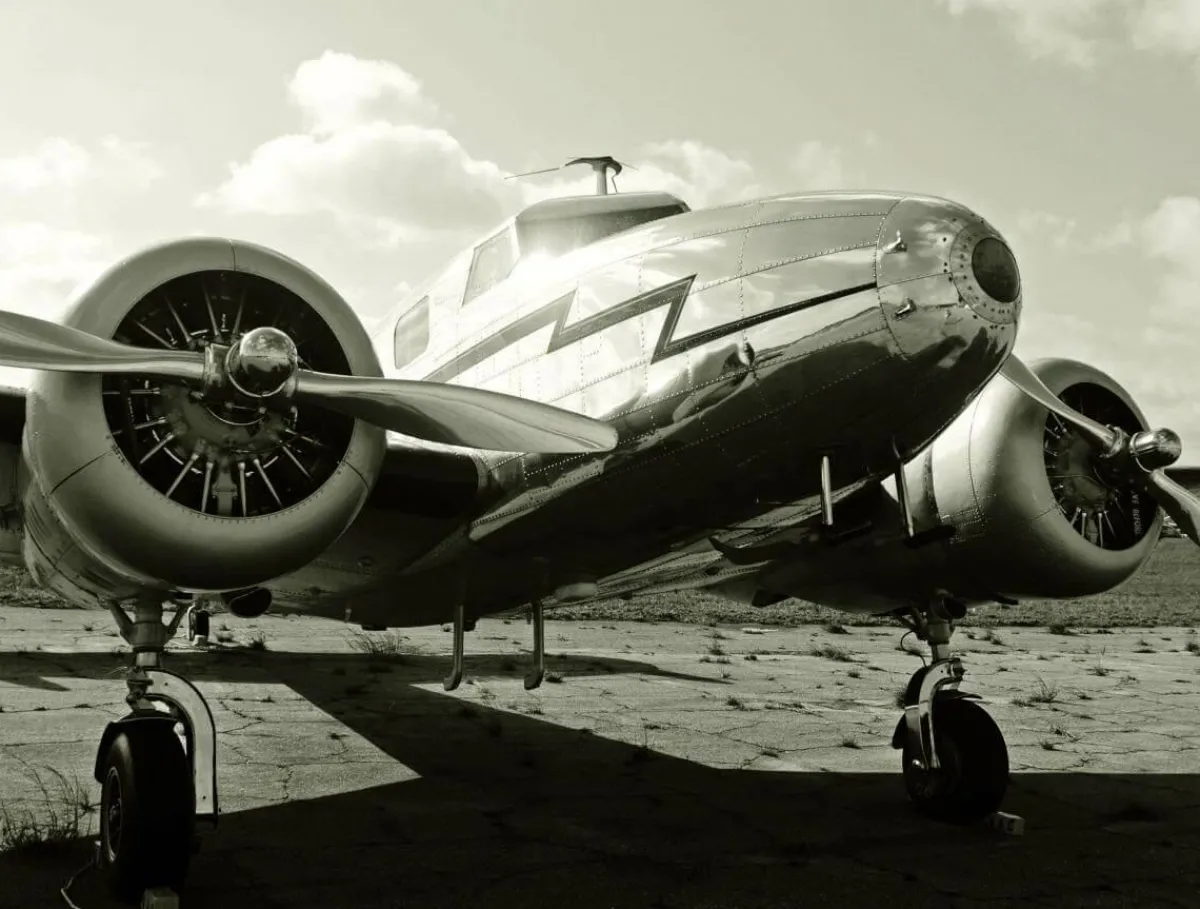 Discount DecoWoerner XXL-Planenbanner "Flugzeug" Aus Schwer Entflammbarer LKW-Plane 250 X 330 Cm Grau